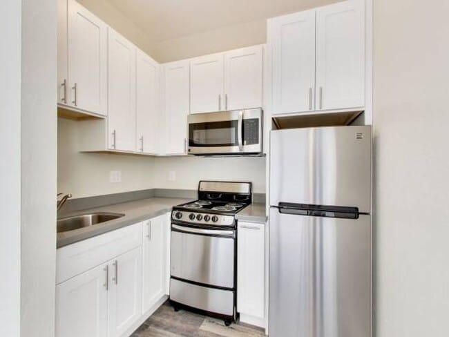 Building Photo - 2228 Union St Unit 207