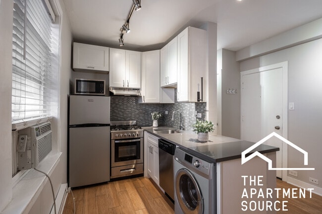 Building Photo - 511 W Belmont Ave Unit 1 Rental