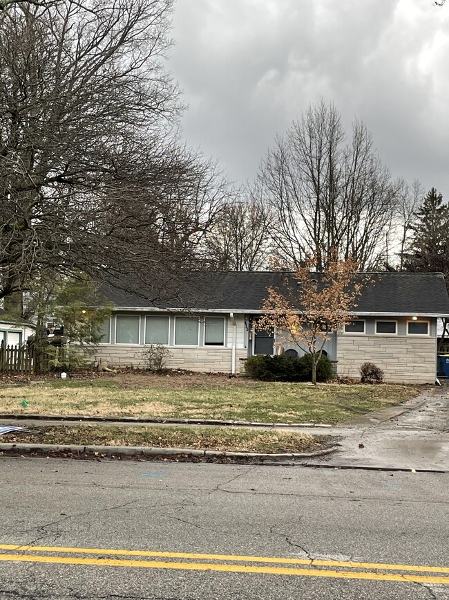 Photo - 435 W 46th St House