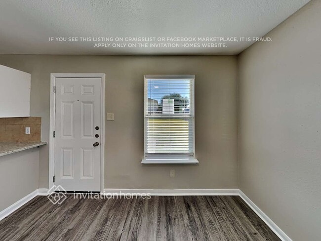 Photo - 3827 Middlecrest Ln