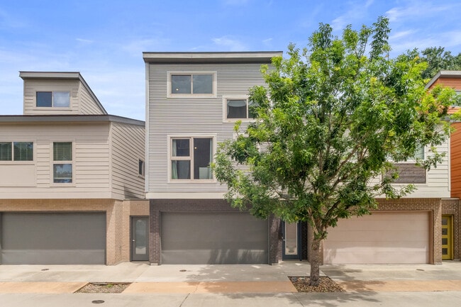 Photo - 212 Highland Oaks Ln