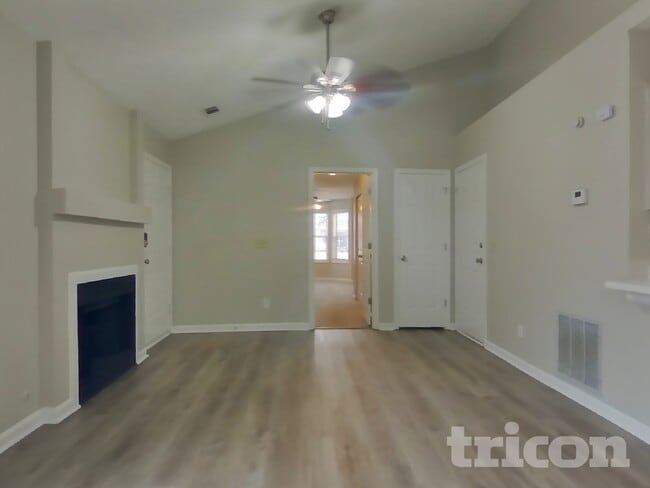 Photo - 1831 Commonwealth Dr