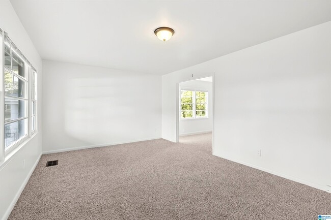 Photo - 932 5 Mile Rd