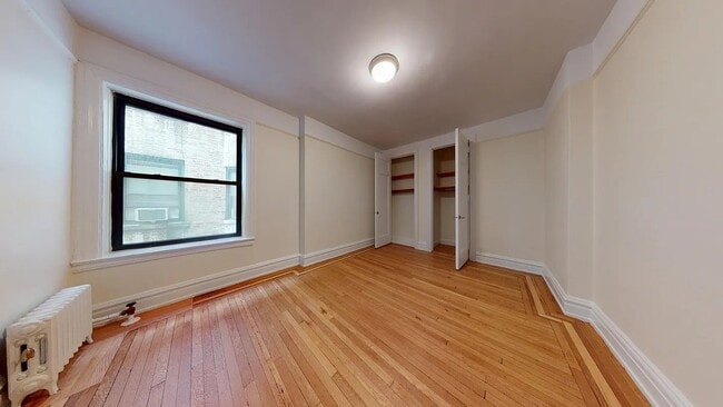Photo - 656 W 204th St Unidad 34