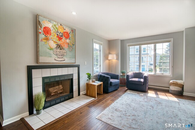 Photo - 12 Middlefield St