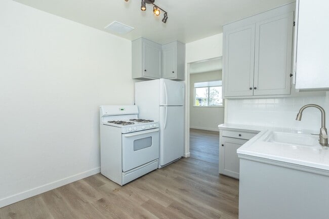 Photo - Refreshed 1 bed / 1bath Second Floor Unit in the Heart of Pacific Beach! Unit 2078 1/2