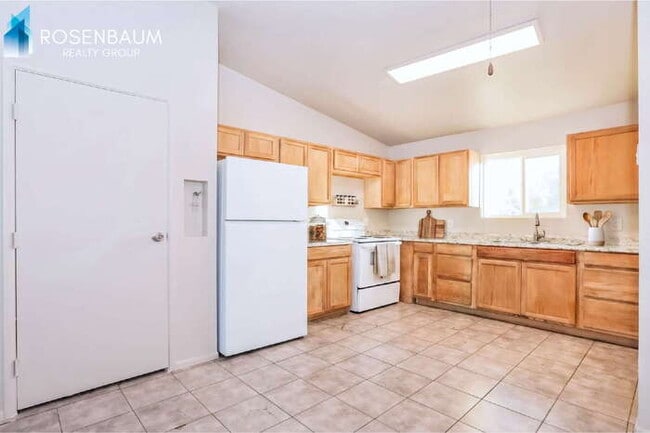 Photo - 465 W Ivyglen St Unit 112