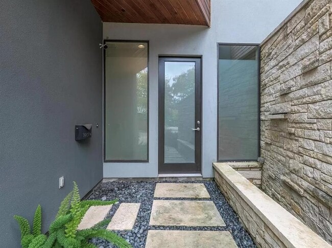 Photo - 1907 W 30th St Townhome