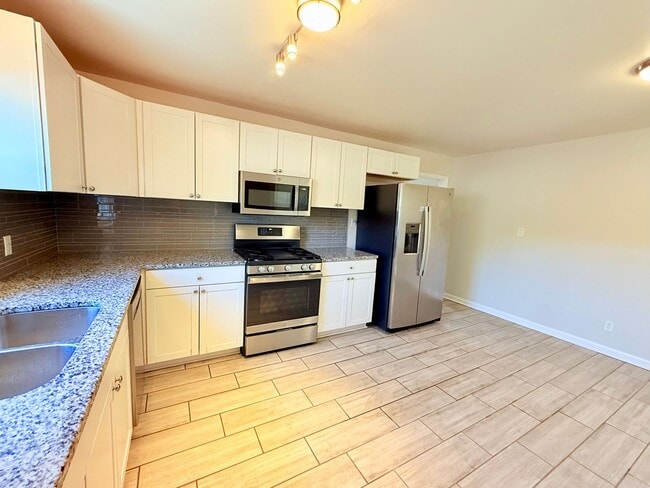 Photo - 4033 Fieldcrest Rd