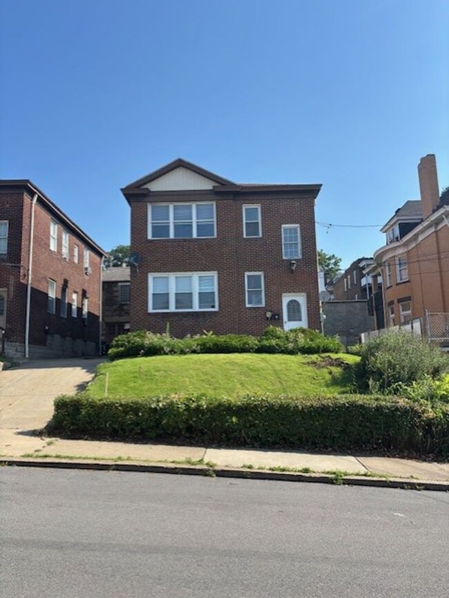 Building Photo - 2709 Pyramid Ave Unit #2 Rental
