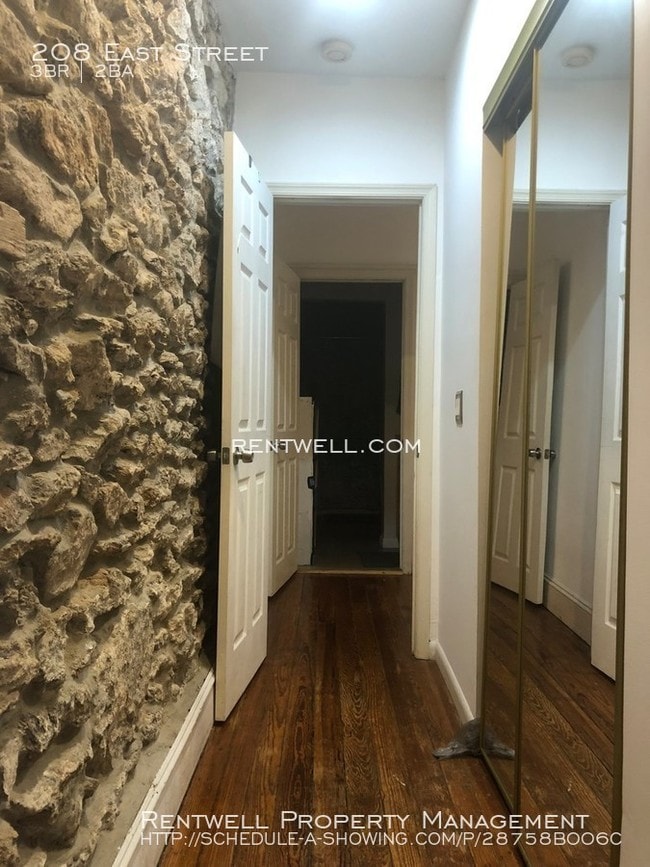 Photo - 208 East St