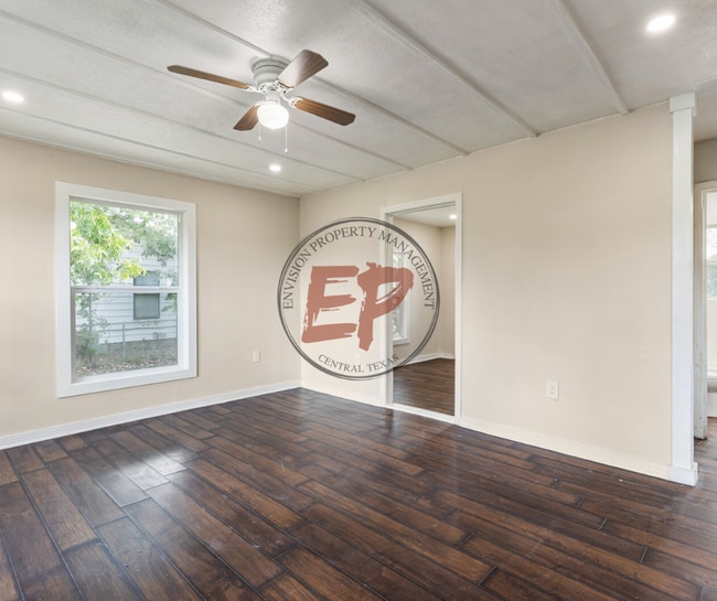 Photo - 4717 Meyers Ln