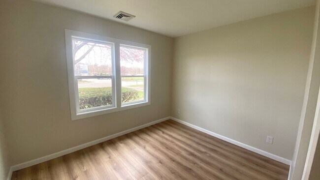 Photo - Beautiful 3 Bedroom Home & Large Garage!