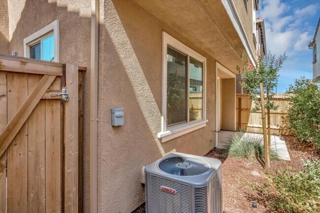 Building Photo - 10466 Oboe Way Rental