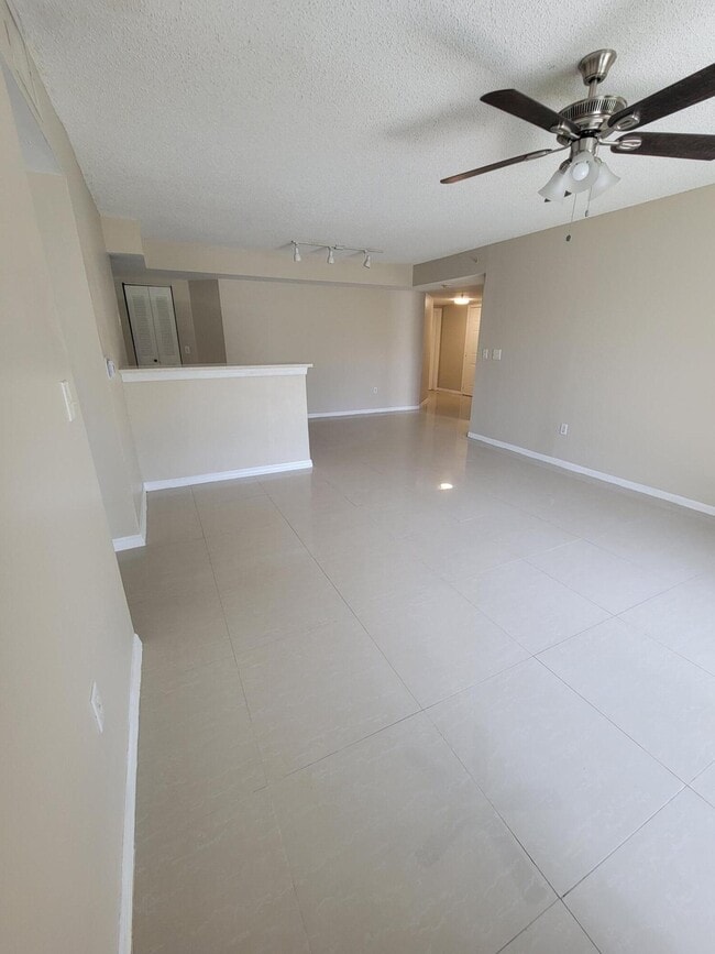 Photo - 1400 Crestwood Ct S Unit 1402