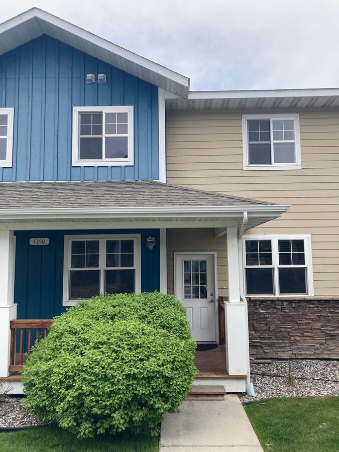 Charming 3 Bedroom 2.5 Bathroom Home - Charming 3 Bedroom 2.5 Bathroom Home