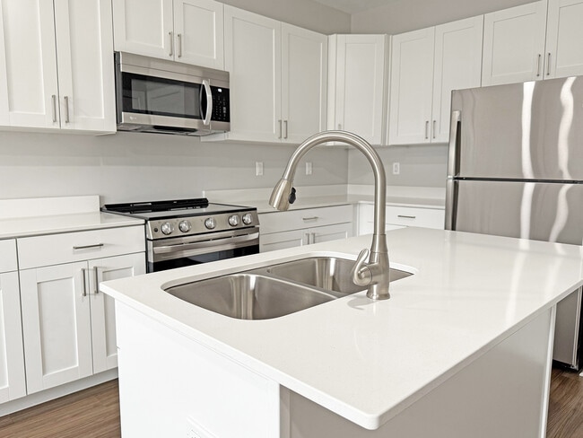 Kitchen w/Stainless Steel Appliances - Iron Trail Rental
