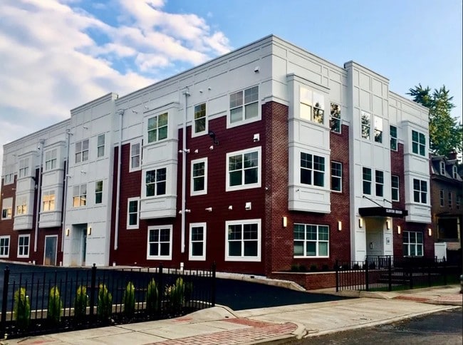 The Clinton Grand North - The Clinton Grand North Apartments