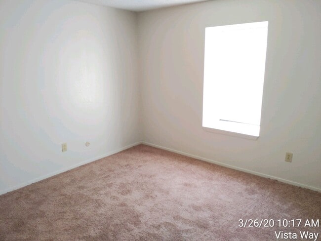 221 Vista Way