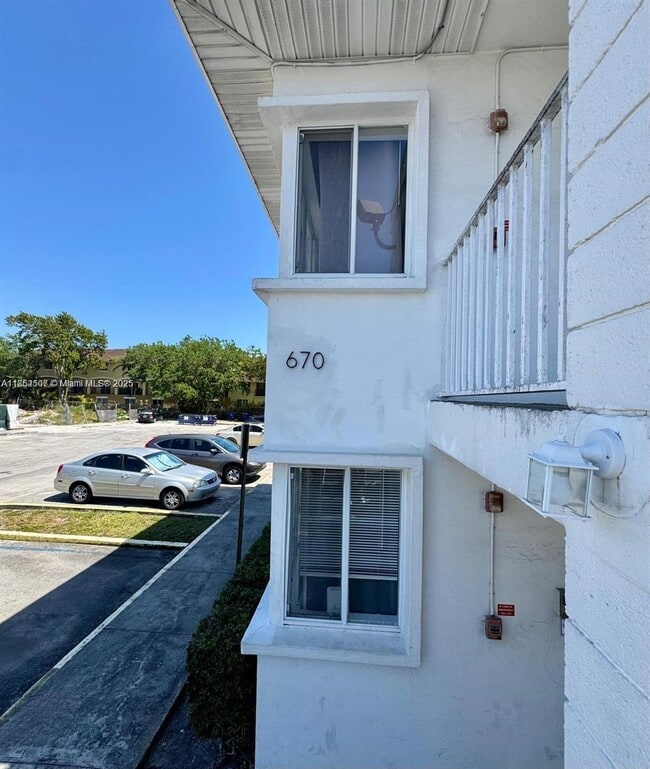 Building Photo - 660 NE 88th Terrace Unit 9 Rental