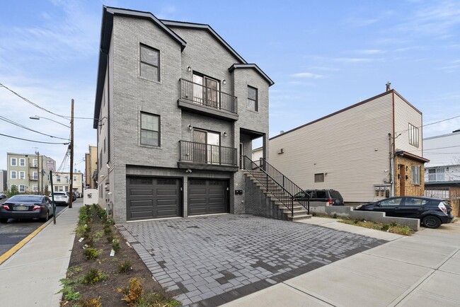 Photo - 41 E 16th St Unidad 2