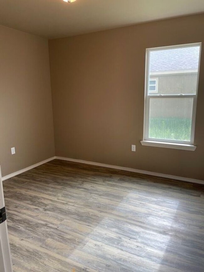 Photo - Super cute, 3 bedroom home. Outskirts of town