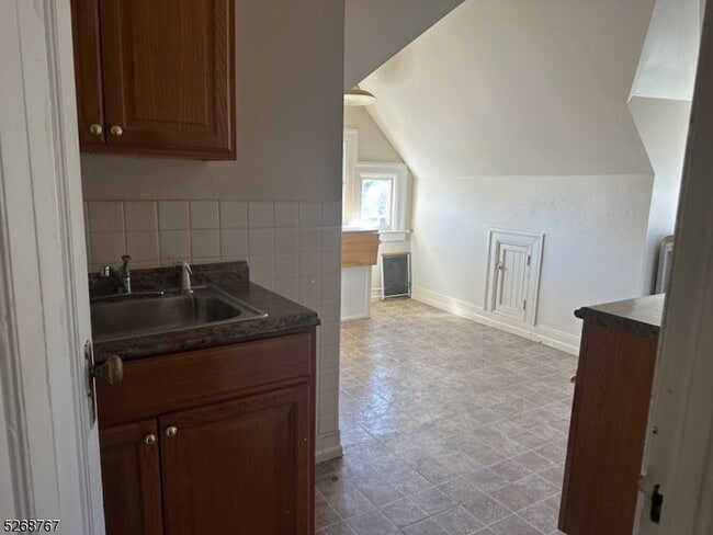 Photo - 324 Claremont Ave Unidad 5