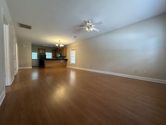 Photo - 353 E Longleaf Dr