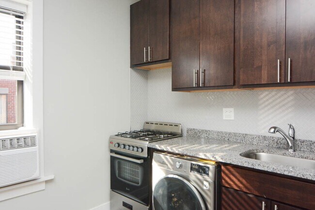 Photo - 434.5 W Belden Ave Unit 303B