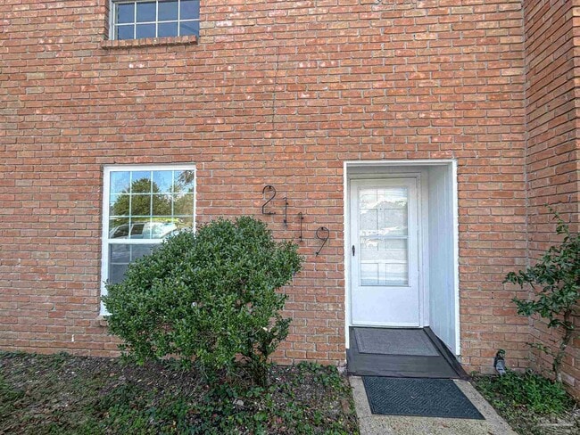 Building Photo - 2119 Langley Ave