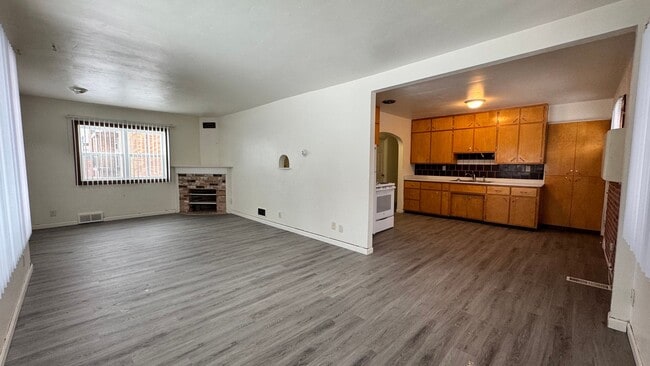 Building Photo - 3 bedroom, 2 bath Single Family house