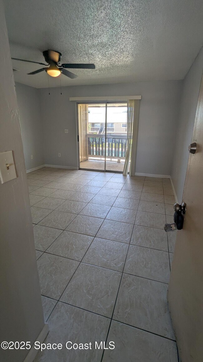 Photo - 281 Ulster Ln