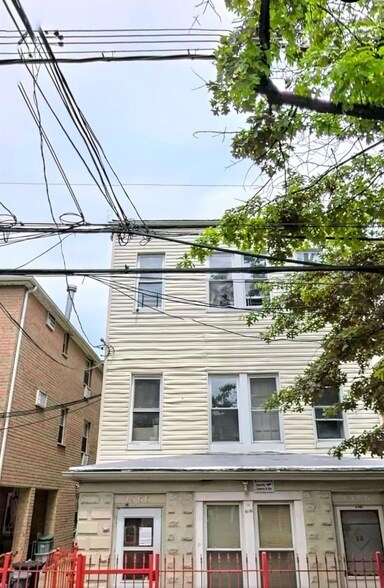 Photo - 1366 Balcom Ave