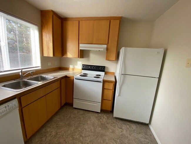Photo - Remodeled 2 Bed 1.5 bath Springfield apartment Unit 270 s 41st place #3