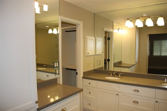 Photo - 2227 Highland Hills Dr