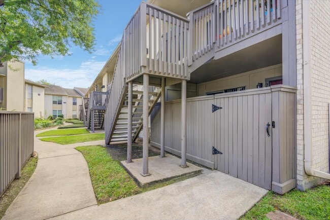 Building Photo - 1900 Bay Area Blvd Unit S-201 Rental