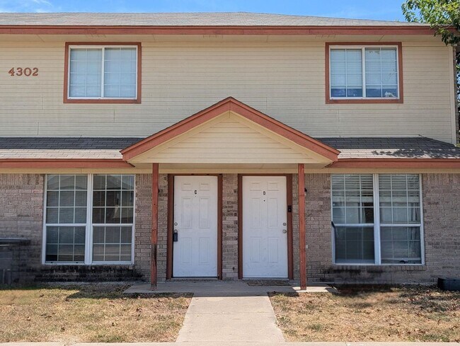 Building Photo - 4302 Jeff Scott Dr Unit 4302 C