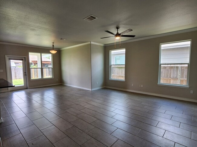 Photo - 2233 Ibis St