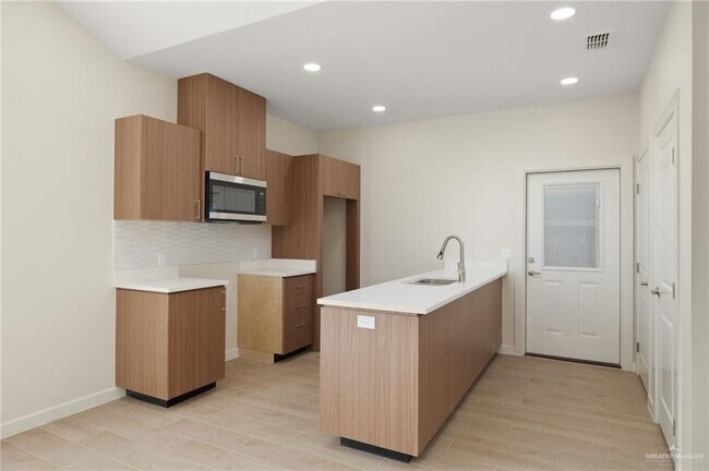 10 Mary Ln Unit 4