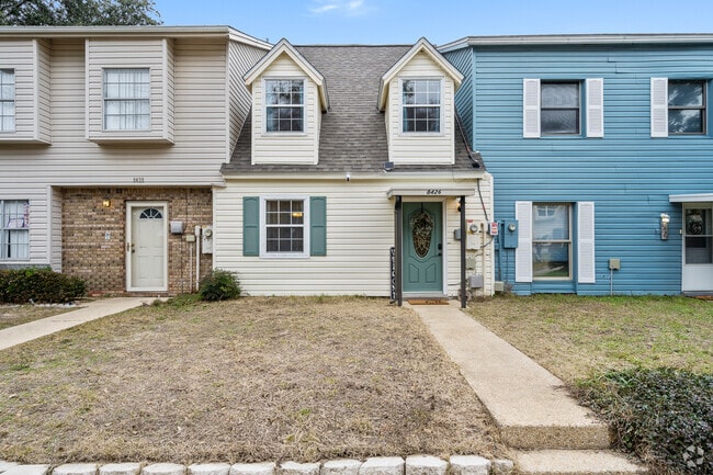 Building Photo - 8426 Williamsburg Cir Rental