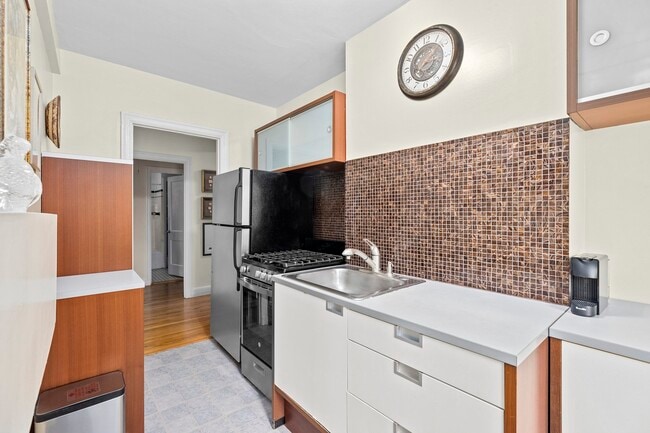 Photo - 12 Kilsyth Ter Unit 24