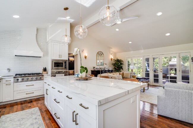 Photo - 828 Richard Ln