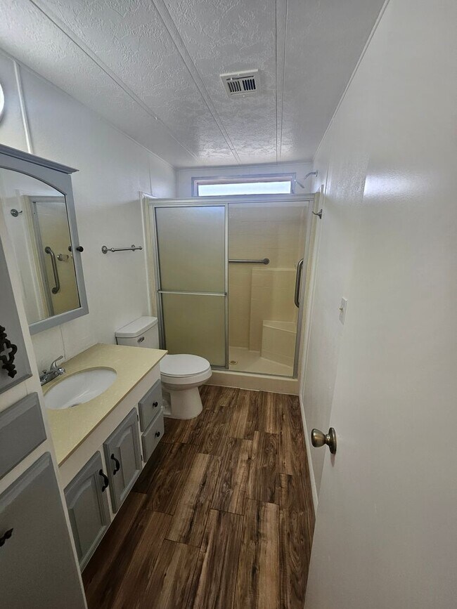 2 Bedroom Manufactured Home Located In Bul... Rental House Rental in