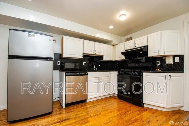 Building Photo - 1956 20th Ave Unit B Rental
