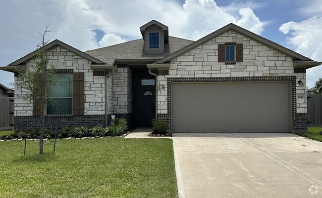Building Photo - Modern Comfort with a Spacious Backyard in... Rental