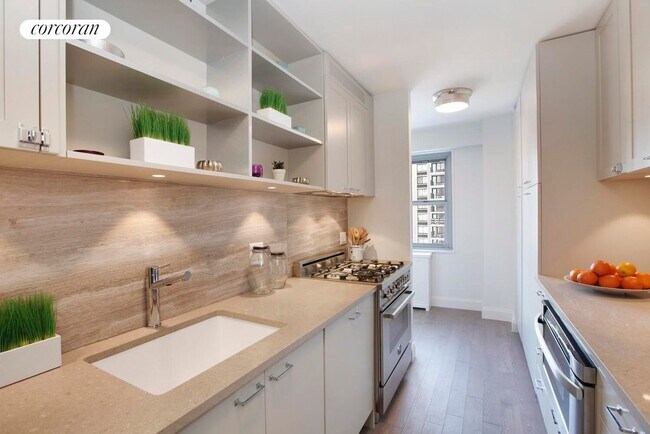 Photo - 100 W 93rd St