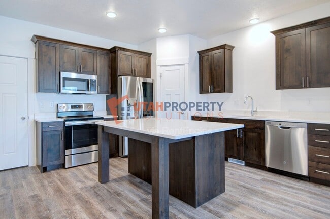 2737 E Iron Bark Alley