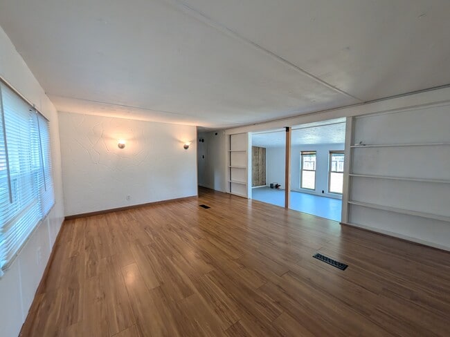 Photo - 524 Hobson St