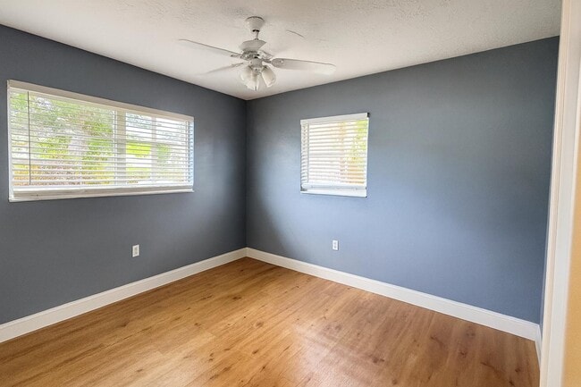 Photo - 1008 39th St W