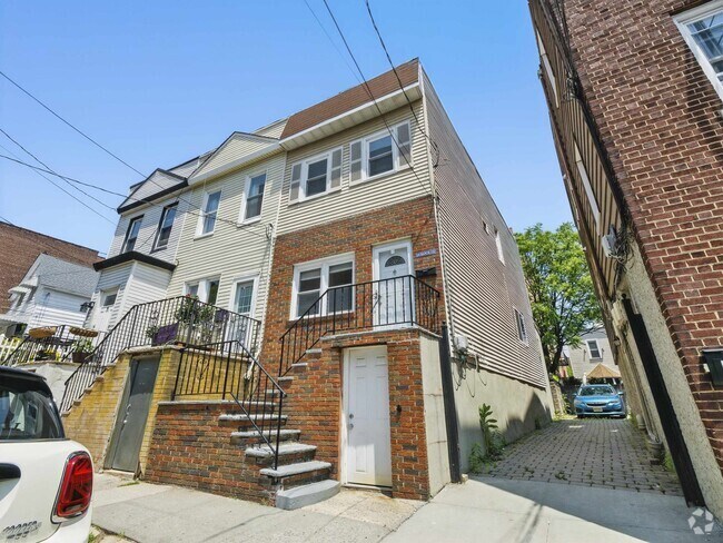 Building Photo - 14 Rock St Rental
